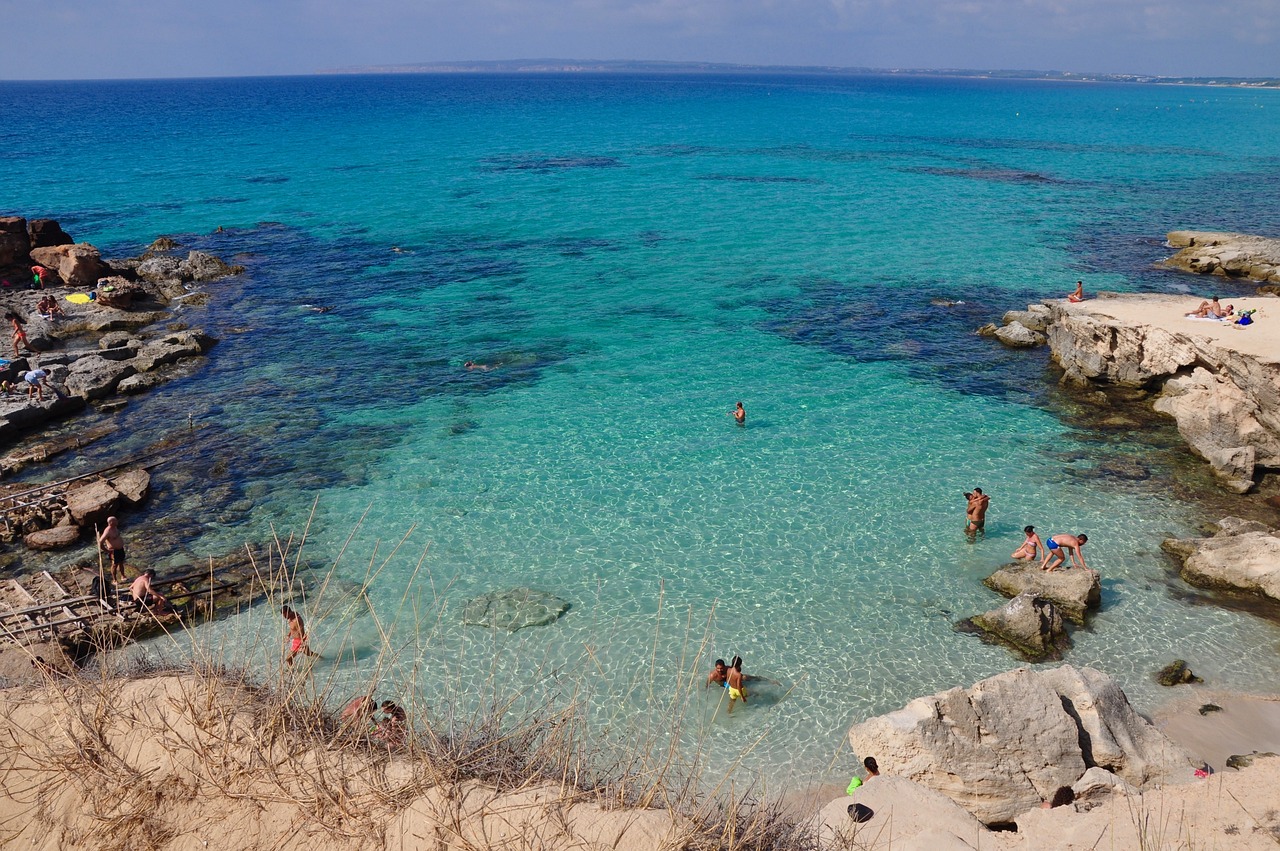 ¿Cuántos kilómetros tiene de largo y de ancho Formentera?