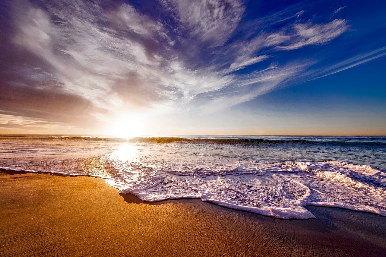 ¿Qué playa es famosa por su gran cantidad de cristales de colores?